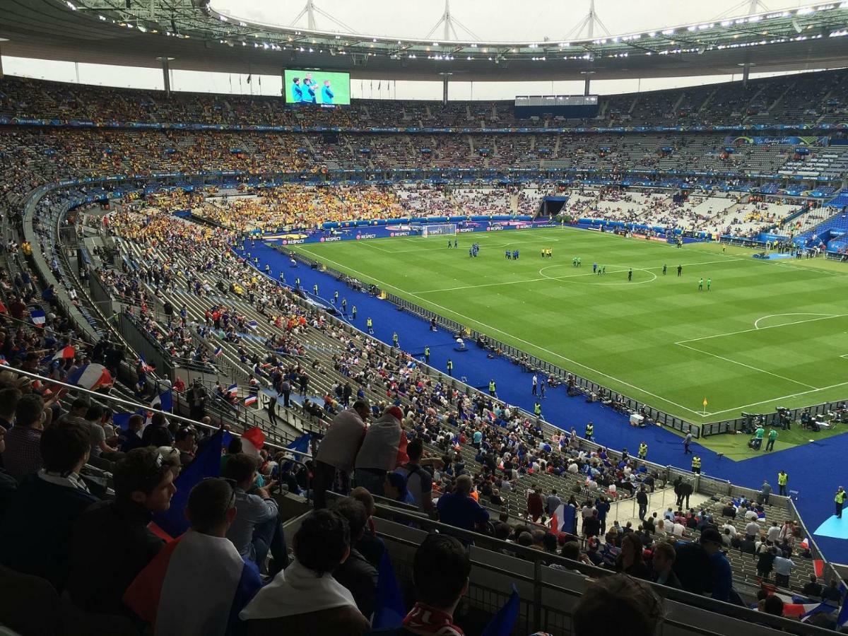 F2 Paris 10Eme Gare Du Nord - Stade De France - Parking Saint-Denis  Bagian luar foto